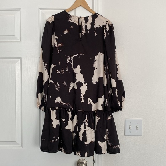 Alexis for Target black and cream balloon sleeve dress. - Picture 5 of 14